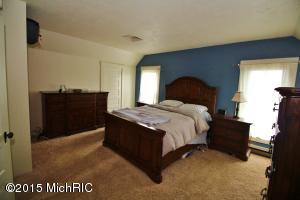 109 E Beech St, Three Oaks, MI 49128 photo 9