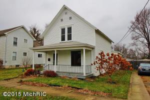 109 E Beech St, Three Oaks, MI 49128 photo 1