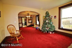 109 E Beech St, Three Oaks, MI 49128 photo 4