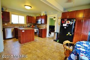 109 E Beech St, Three Oaks, MI 49128 photo 5