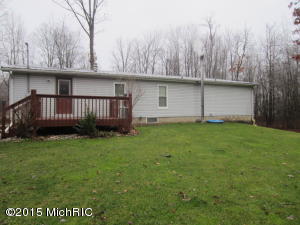 910 E 128th St, Grant, MI 49327 photo 2