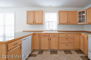 239 Golfview Dr, Plainwell, MI 49080 photo 6