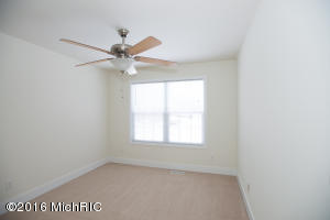 239 Golfview Dr, Plainwell, MI 49080 photo 9