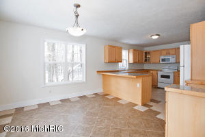 239 Golfview Dr, Plainwell, MI 49080 photo 4