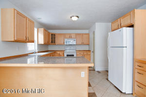 239 Golfview Dr, Plainwell, MI 49080 photo 5