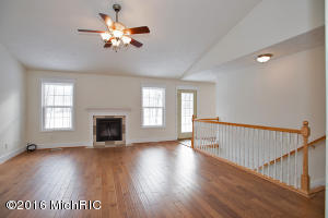 239 Golfview Dr, Plainwell, MI 49080 photo 2