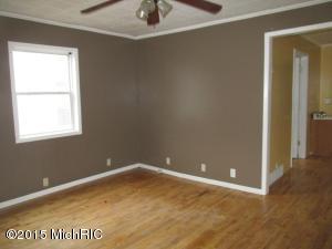 507 S Broas St, Belding, MI 48809 photo 2