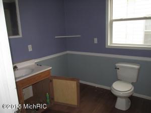 507 S Broas St, Belding, MI 48809 photo 4