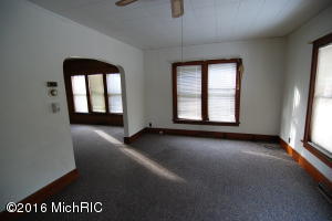109 W 4th, Buchanan, MI 49107 photo 8