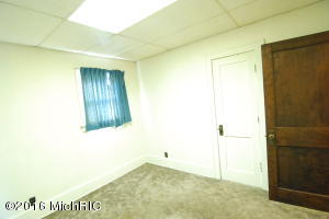 109 W 4th, Buchanan, MI 49107 photo 16