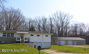 15121 N Main St, Buchanan, MI 49107 photo 1