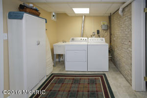 430 N Division, Marshall, MI 49068 photo 24