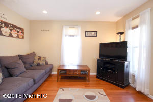 124 Amity St, Lowell, MI 49331 photo 8