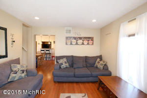 124 Amity St, Lowell, MI 49331 photo 7