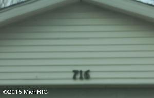 716 Maple St, Three Rivers, MI 49093 photo 2