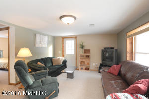4295 E 104th St, Grant, MI 49327 photo 4