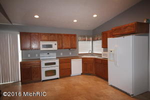 182 14th St, Plainwell, MI 49080 photo 2