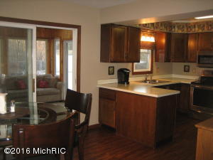 16735 E Augusta Dr, Augusta, MI 49012 photo 3