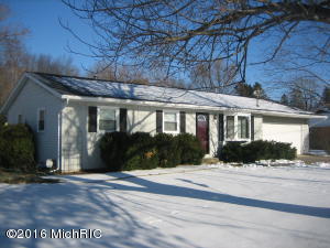 16735 E Augusta Dr, Augusta, MI 49012 photo 1
