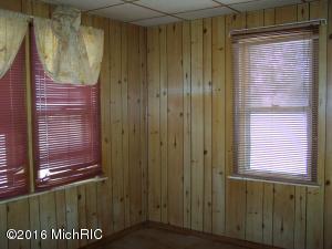 75 10th St, Plainwell, MI 49080 photo 7
