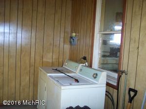 75 10th St, Plainwell, MI 49080 photo 4