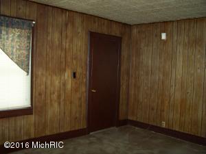 75 10th St, Plainwell, MI 49080 photo 6