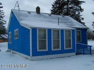 75 10th St, Plainwell, MI 49080 photo 2