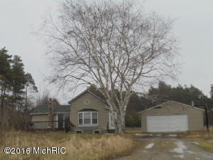 7560 N Johnson Rd, Belding, MI 48809 photo 2