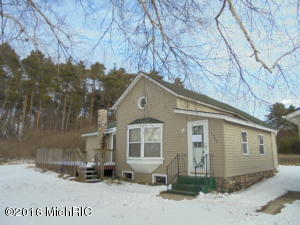 7560 N Johnson Rd, Belding, MI 48809 photo 1