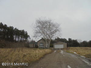7560 N Johnson Rd, Belding, MI 48809 photo 4
