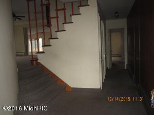 375 E Maple St, Climax, MI 49034 photo 2