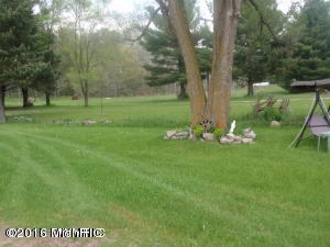 1413 James St, White Cloud, MI 49349 photo 6