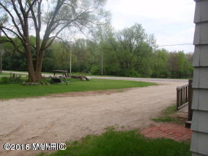 1413 James St, White Cloud, MI 49349 photo 4