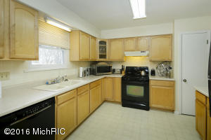 56971 Bow Dr, Three Rivers, MI 49093 photo 9