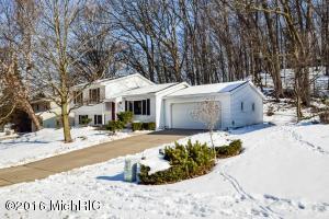548 Adaway Ave SE, Ada, MI 49301 photo 2