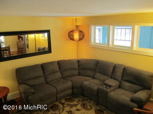 121 W Chart St, Plainwell, MI 49080 photo 4