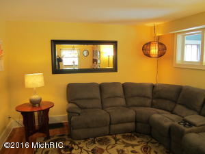 121 W Chart St, Plainwell, MI 49080 photo 5