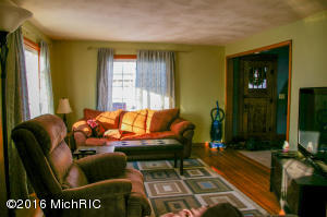 203 E Lytle St, Ionia, MI 48846 photo 8