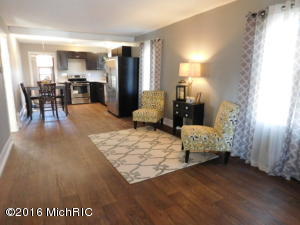247 Mark St, Niles, MI 49120 photo 3