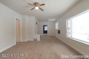 817 S Broas St, Belding, MI 48809 photo 5