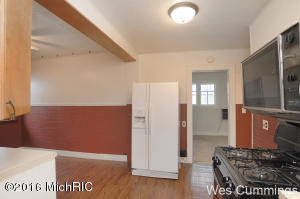 817 S Broas St, Belding, MI 48809 photo 10