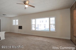 817 S Broas St, Belding, MI 48809 photo 6