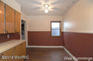 817 S Broas St, Belding, MI 48809 photo 8