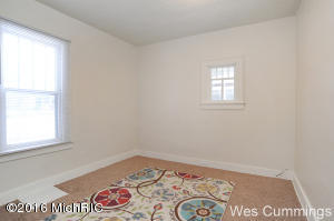 817 S Broas St, Belding, MI 48809 photo 11