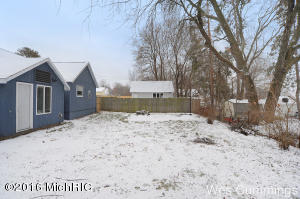 817 S Broas St, Belding, MI 48809 photo 16