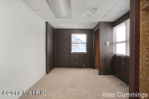 817 S Broas St, Belding, MI 48809 photo 12