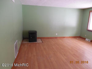 320 Pine Tree Dr, Farwell, MI 48622 photo 3