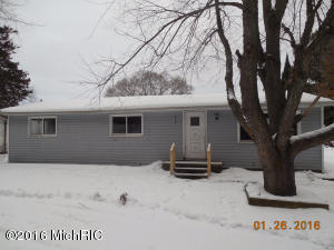 320 Pine Tree Dr, Farwell, MI 48622 photo 1