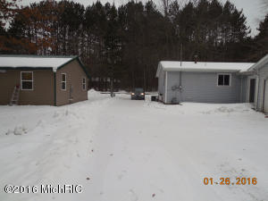 320 Pine Tree Dr, Farwell, MI 48622 photo 7