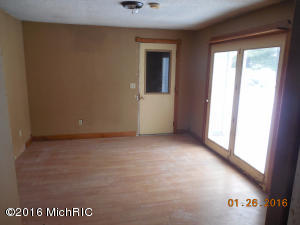 320 Pine Tree Dr, Farwell, MI 48622 photo 4